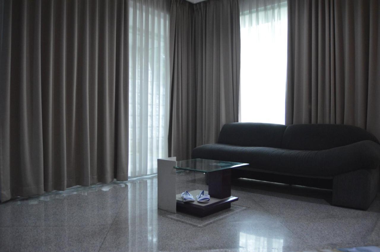 Hotel New Puri Garden Bandara Σεμαράνγκ Εξωτερικό φωτογραφία